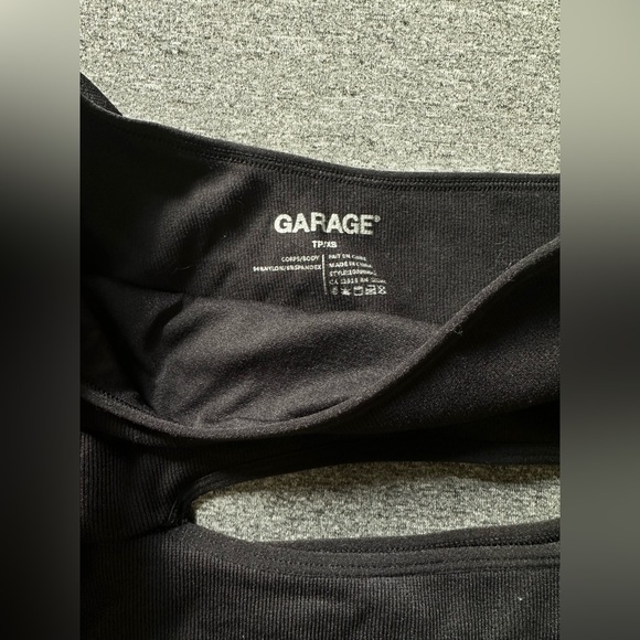 Black Garage top with opening in the middle with one sleeve - Picture 2 of 2